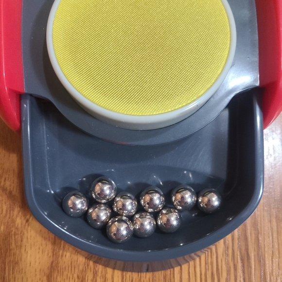 Hasbro Tiger Electronics Bulls-Eye Ball Game - Picture 2 of 6